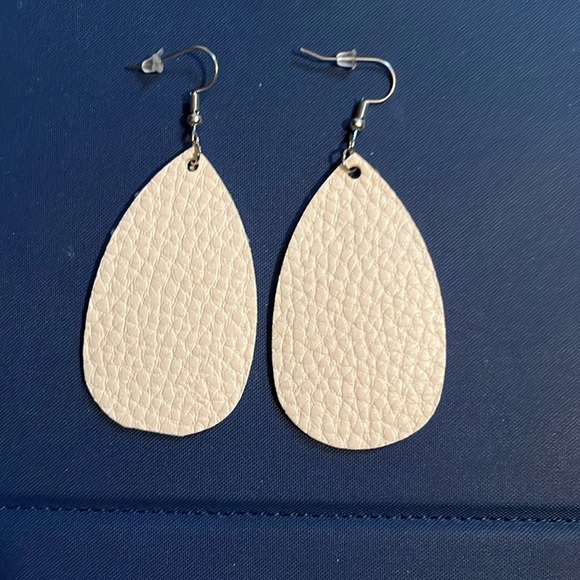 Earrings, leather, very lightweight - Picture 1 of 3